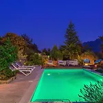 Tajina Kuca Villa *